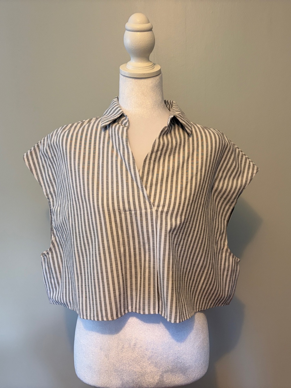 HYFVE Sleeveless Oversized, Crop Top in Gray and White Stripe